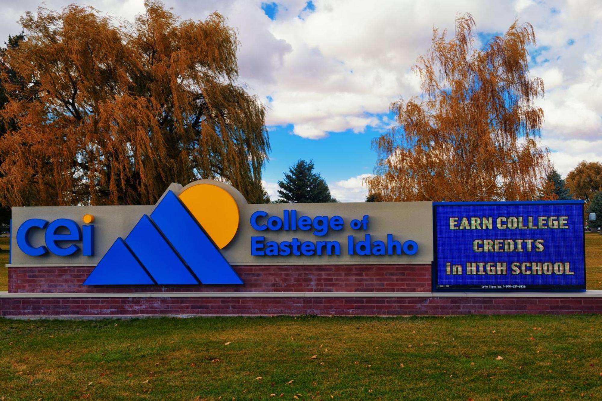 Holiday Inn Express Hotel & Suites Idaho Falls By Ihg Exterior photo