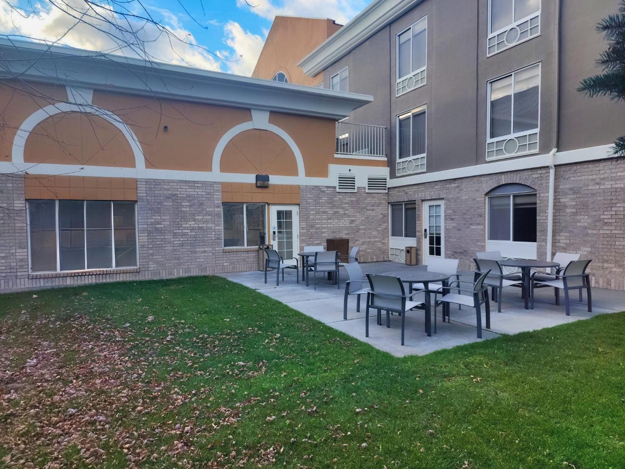 Holiday Inn Express Hotel & Suites Idaho Falls By Ihg Exterior photo