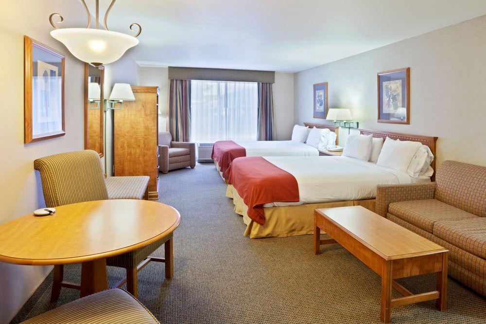 Holiday Inn Express Hotel & Suites Idaho Falls By Ihg Room photo